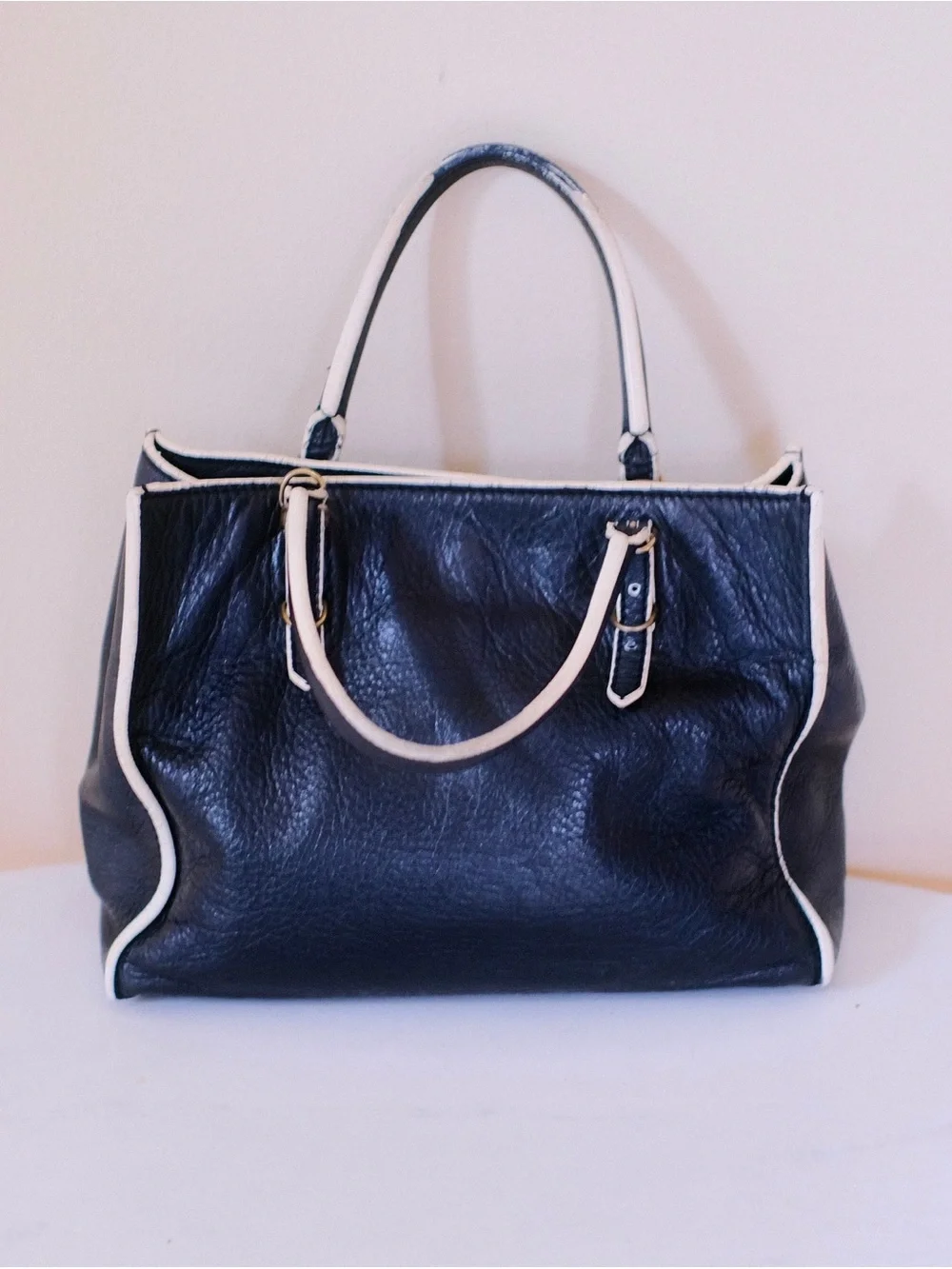 Balenciaga Classic Black Leather Shoulder Bag with Cream Trim - Picture 2 of 9